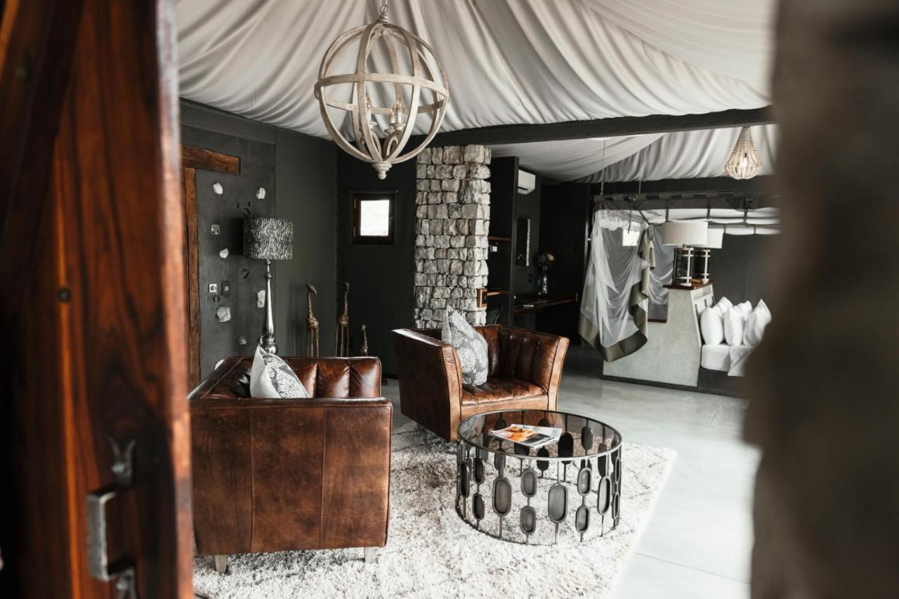 Etosha Oberland Lodge 오카우쿠에요 외부 사진